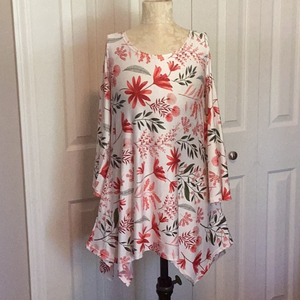 White Mark tunic top M long sleeve cold shoulder asymmetric hem green white red